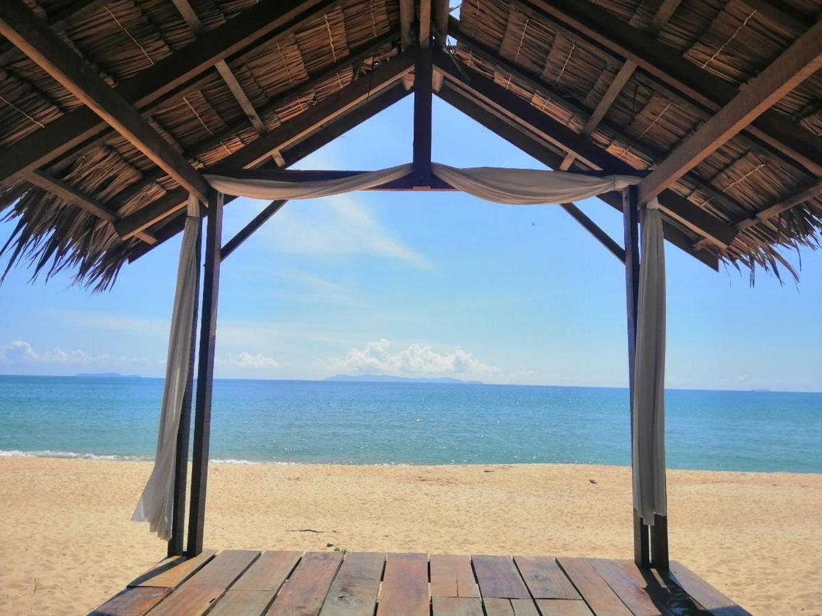 Bayu Beach Penarek Kampung Penarik Exteriör bild