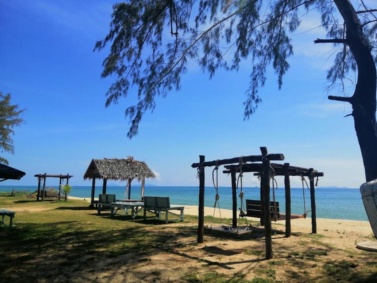 Bayu Beach Penarek Kampung Penarik Exteriör bild