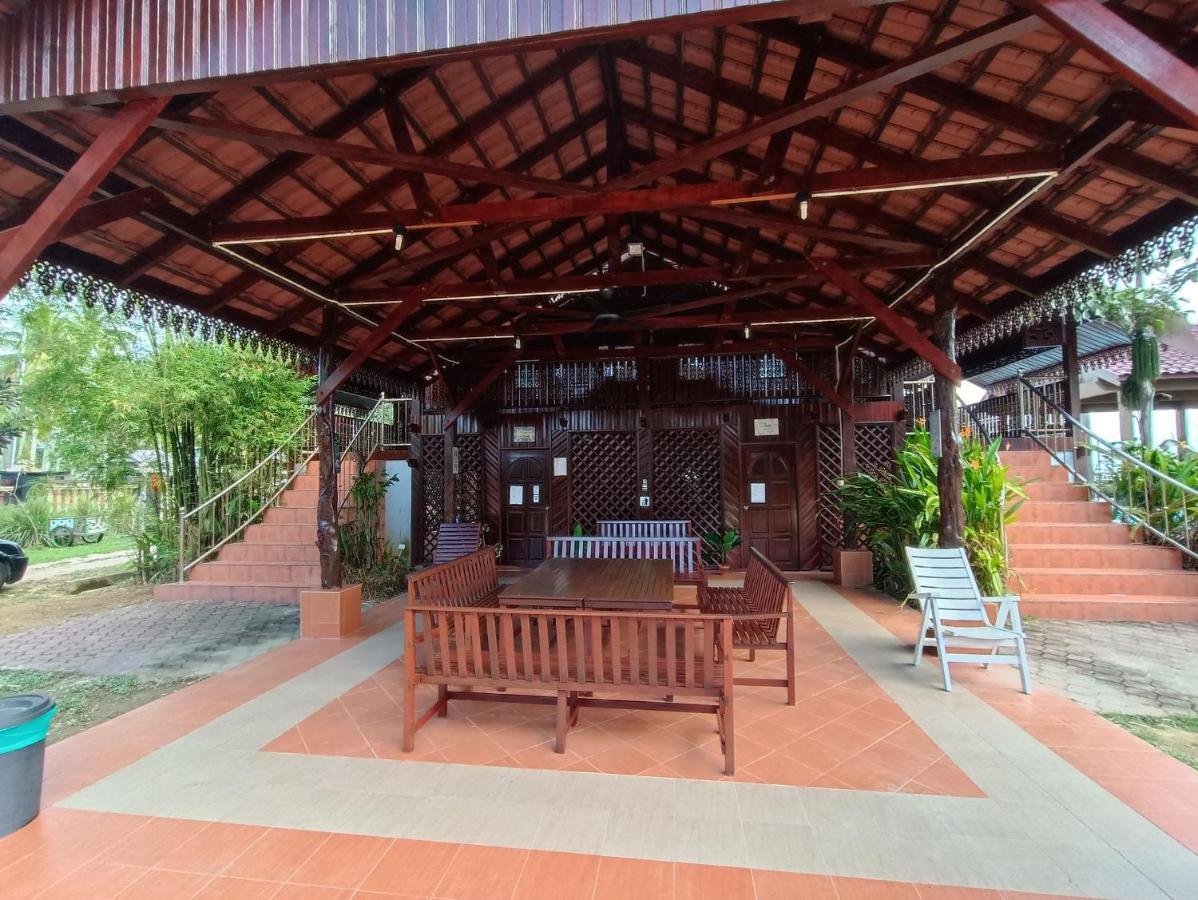 Bayu Beach Penarek Kampung Penarik Exteriör bild