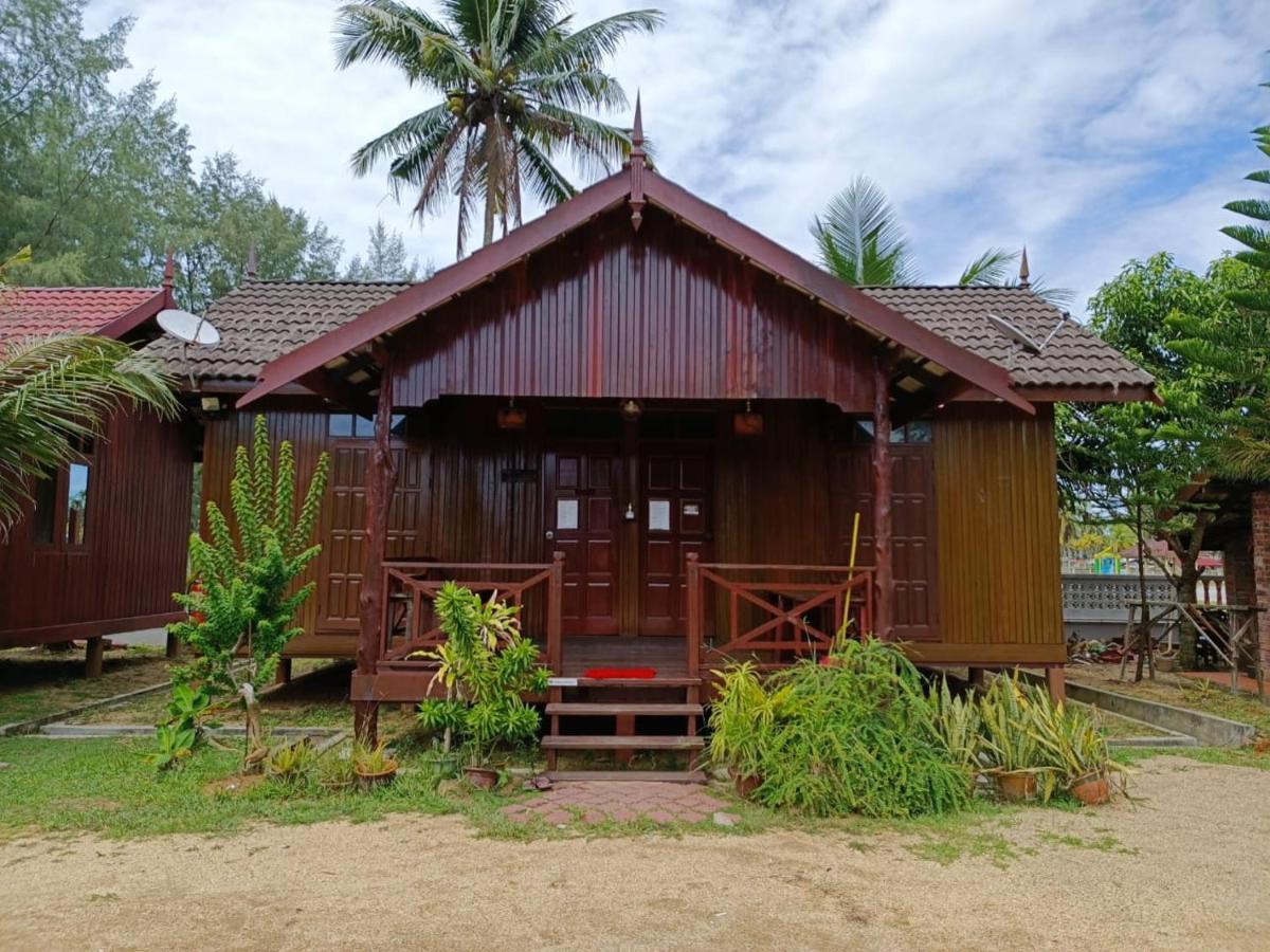 Bayu Beach Penarek Kampung Penarik Exteriör bild
