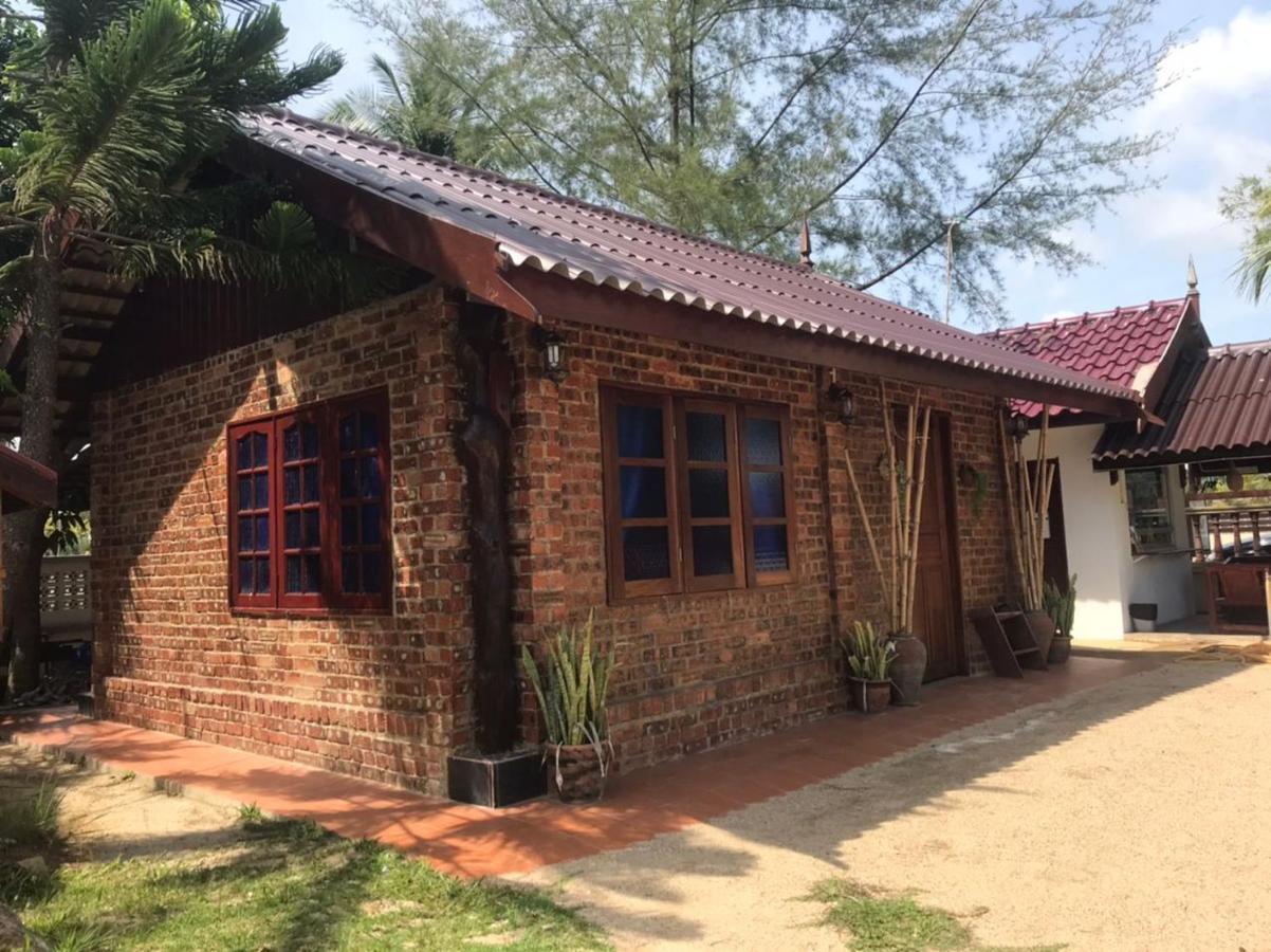 Bayu Beach Penarek Kampung Penarik Exteriör bild