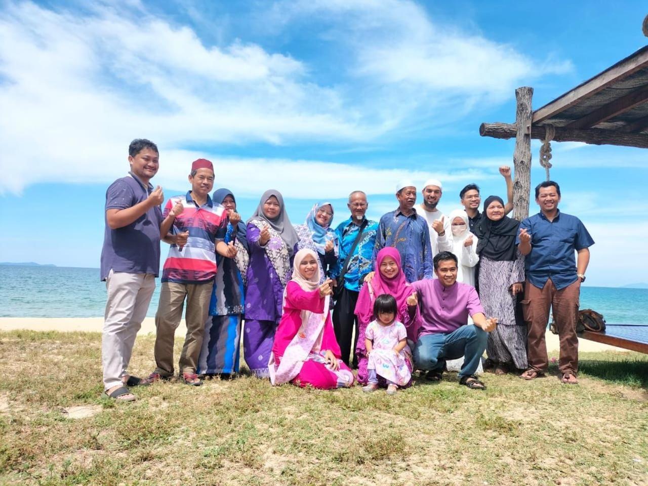 Bayu Beach Penarek Kampung Penarik Exteriör bild