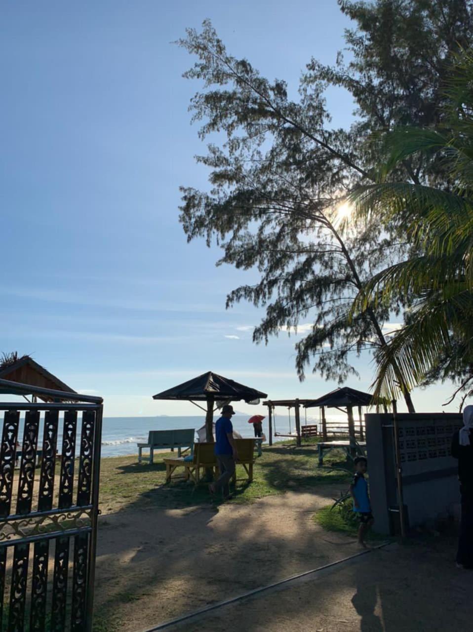 Bayu Beach Penarek Kampung Penarik Exteriör bild