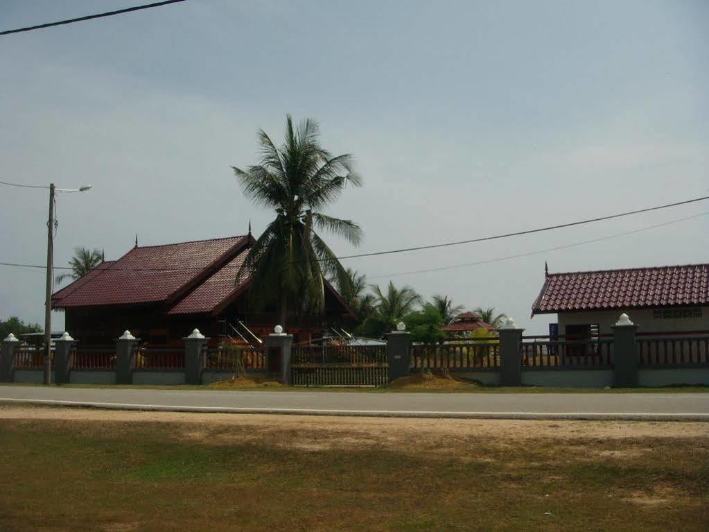 Bayu Beach Penarek Kampung Penarik Exteriör bild